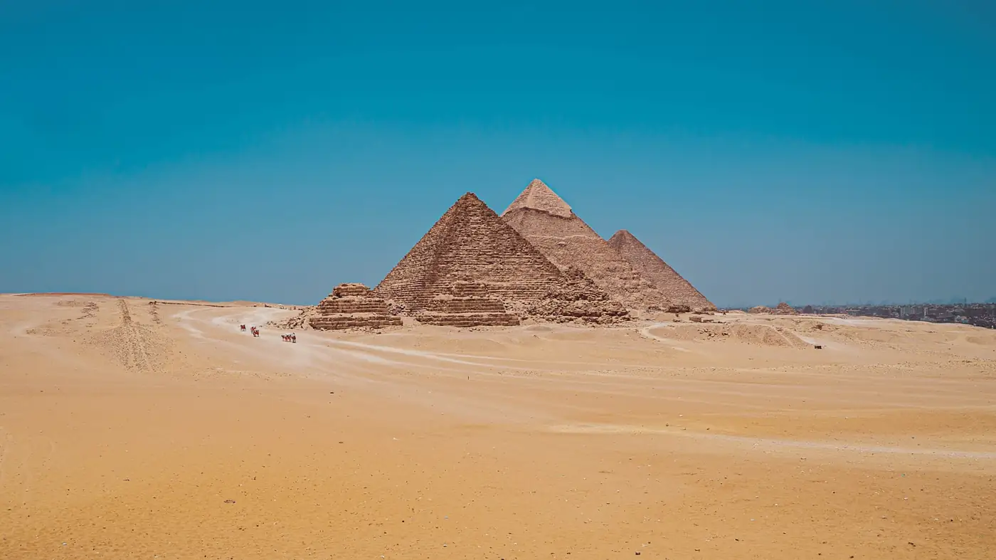 أهرامات الجيزة في القاهرة
